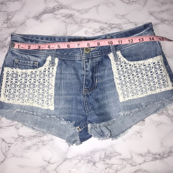 Hollister White Floral Crochet Lace Pocket Shorts - Picture 3 of 8